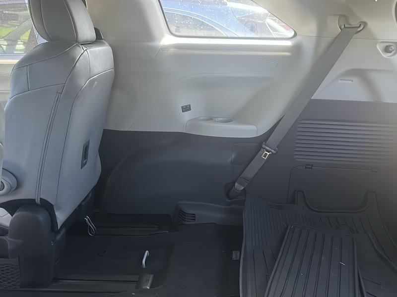 Toyota Sienna XLE FWD 8-Passenger (Natl) 2023