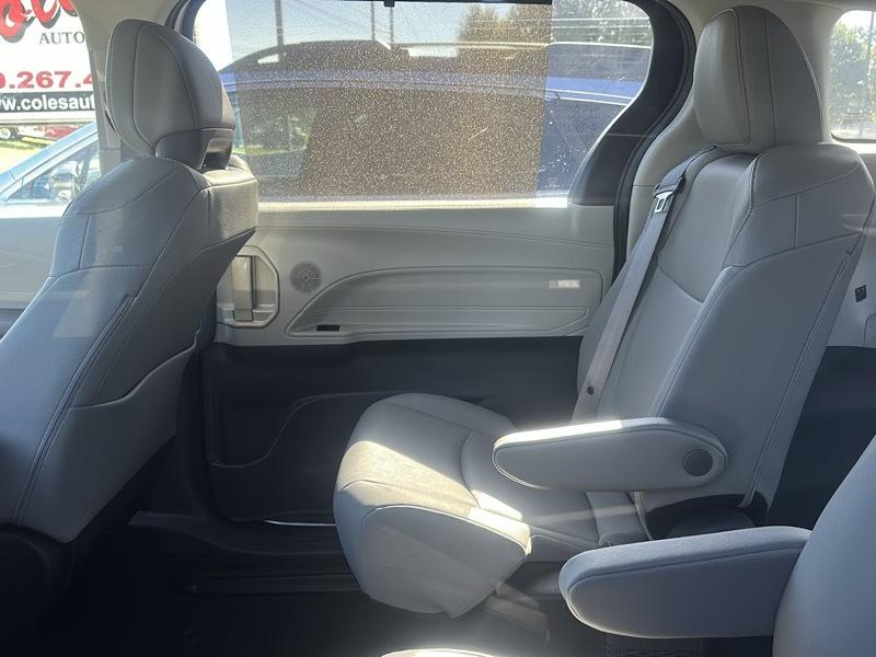 Toyota Sienna XLE FWD 8-Passenger (Natl) 2023
