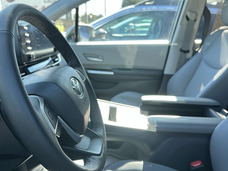 Toyota Sienna XLE FWD 8-Passenger (Natl) 2023