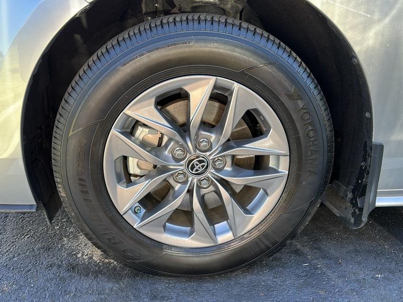 Toyota Sienna XLE FWD 8-Passenger (Natl) 2023
