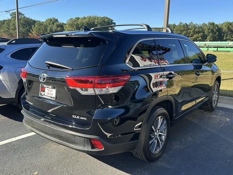 Toyota Highlander SE V6 AWD (Natl) 2018