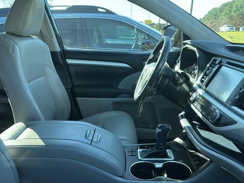 Toyota Highlander SE V6 AWD (Natl) 2018