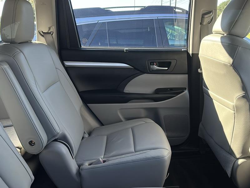 Toyota Highlander SE V6 AWD (Natl) 2018