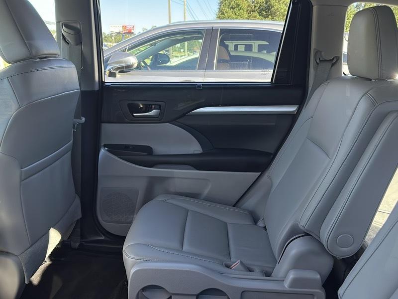 Toyota Highlander SE V6 AWD (Natl) 2018