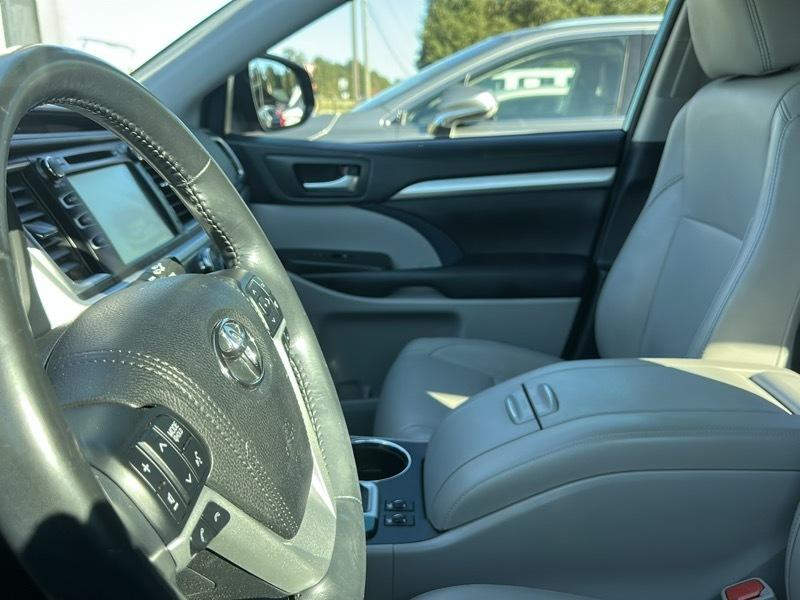 Toyota Highlander SE V6 AWD (Natl) 2018