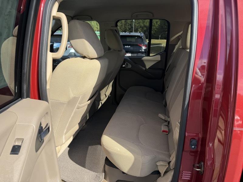 Nissan Frontier 2WD Crew Cab SWB Auto SV 2015