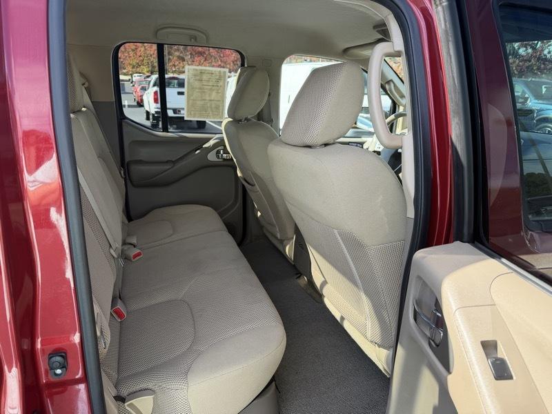 Nissan Frontier 2WD Crew Cab SWB Auto SV 2015