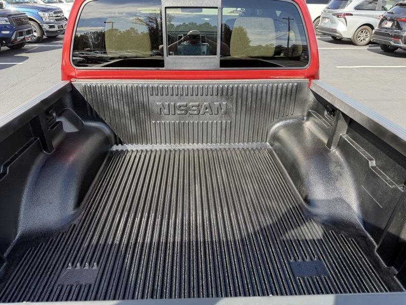 Nissan Frontier 2WD Crew Cab SWB Auto SV 2015