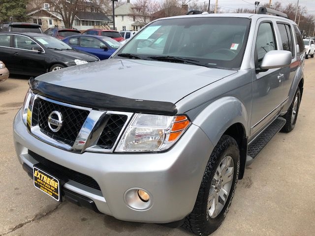 Nissan Pathfinder  2011