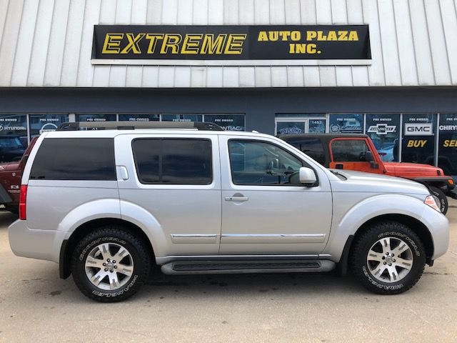 Nissan Pathfinder  2011