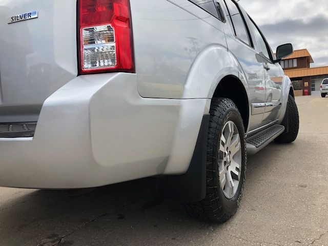 Nissan Pathfinder  2011