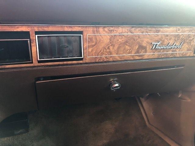 Ford Thunderbird  1977