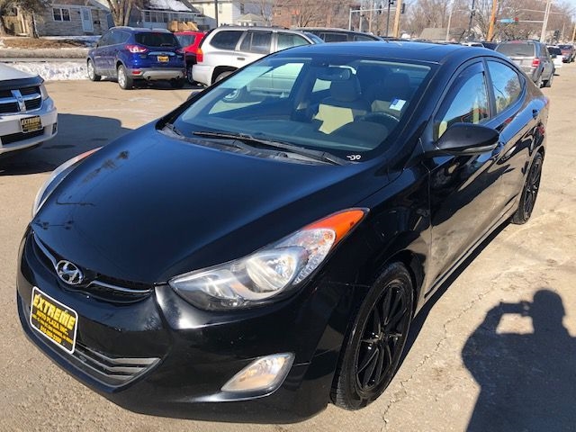 Hyundai Elantra  2011