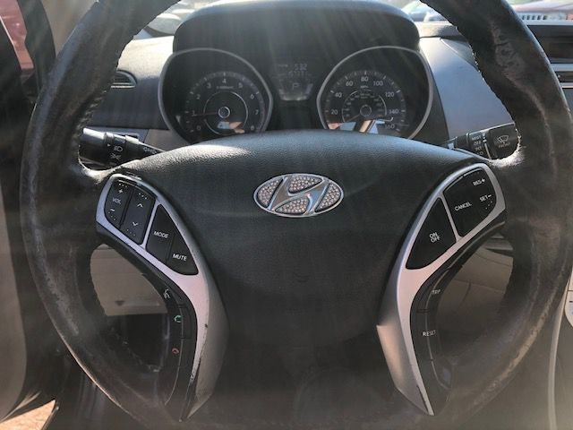 Hyundai Elantra  2011