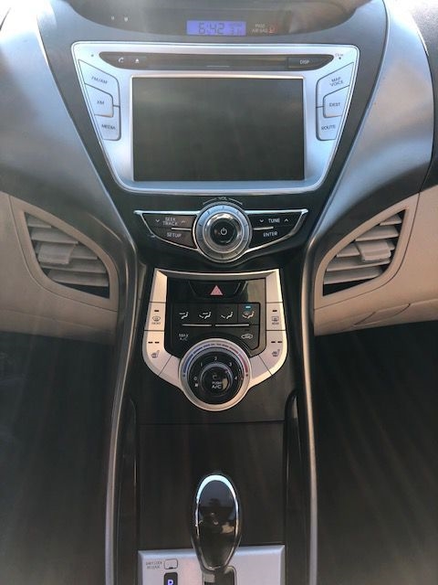 Hyundai Elantra  2011