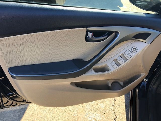 Hyundai Elantra  2011