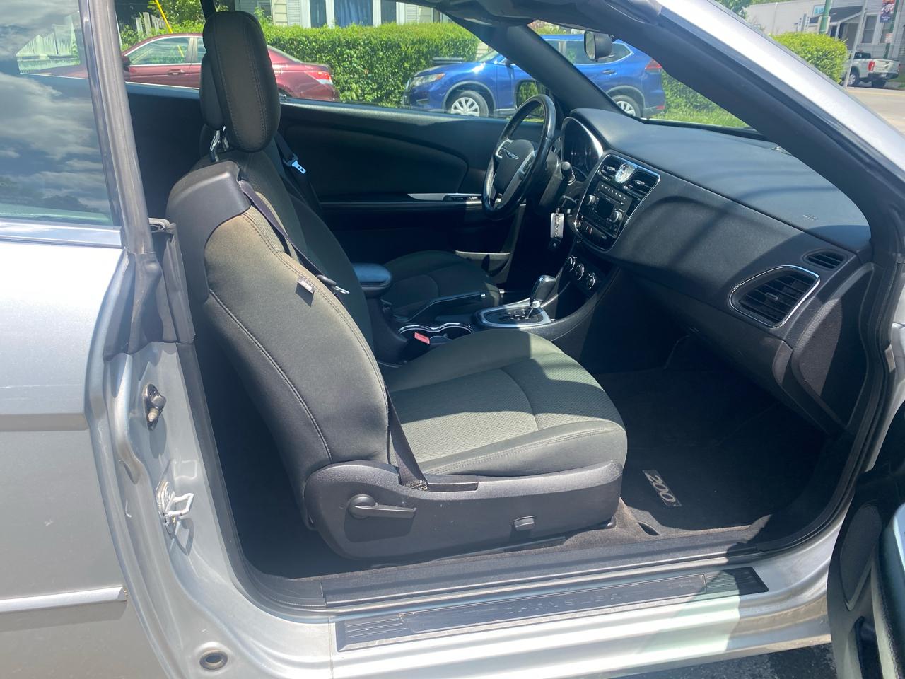 Chrysler 200 Touring Convertible 2011