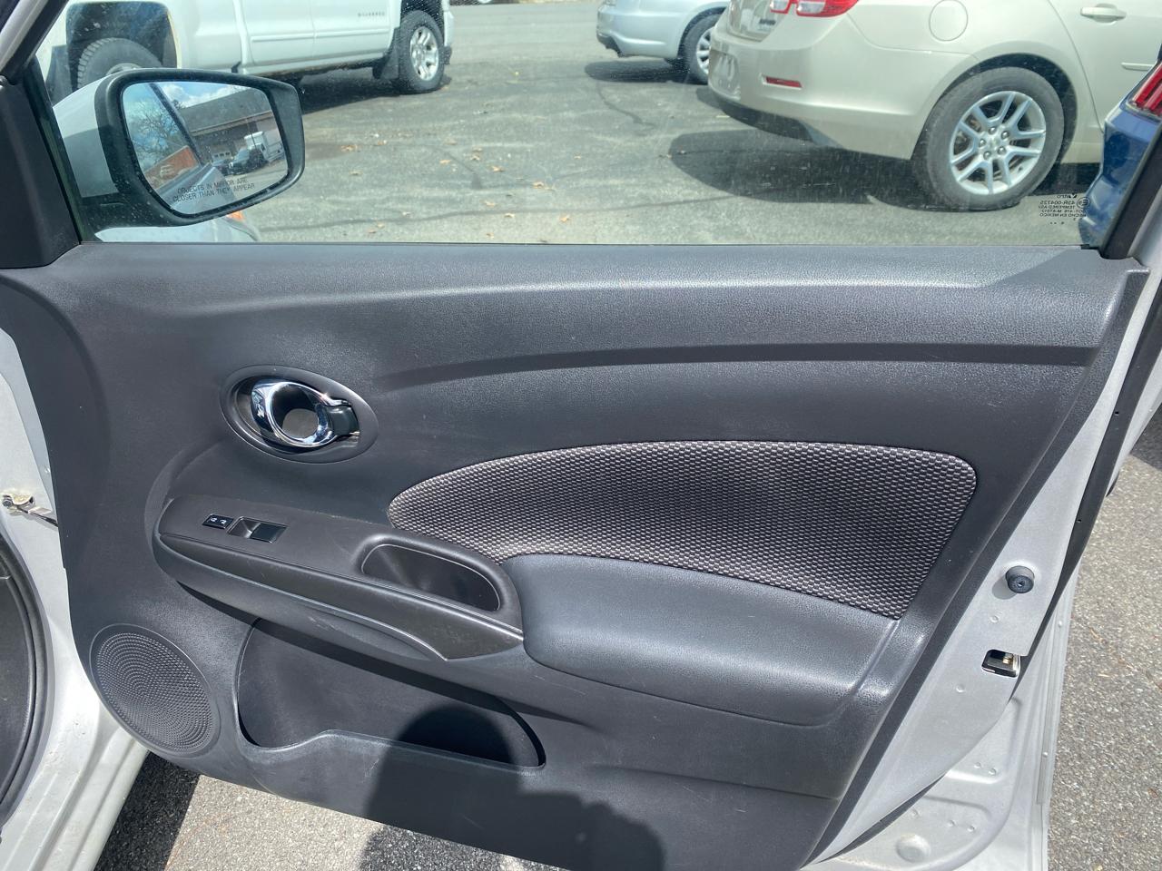 Nissan Versa SV 2017