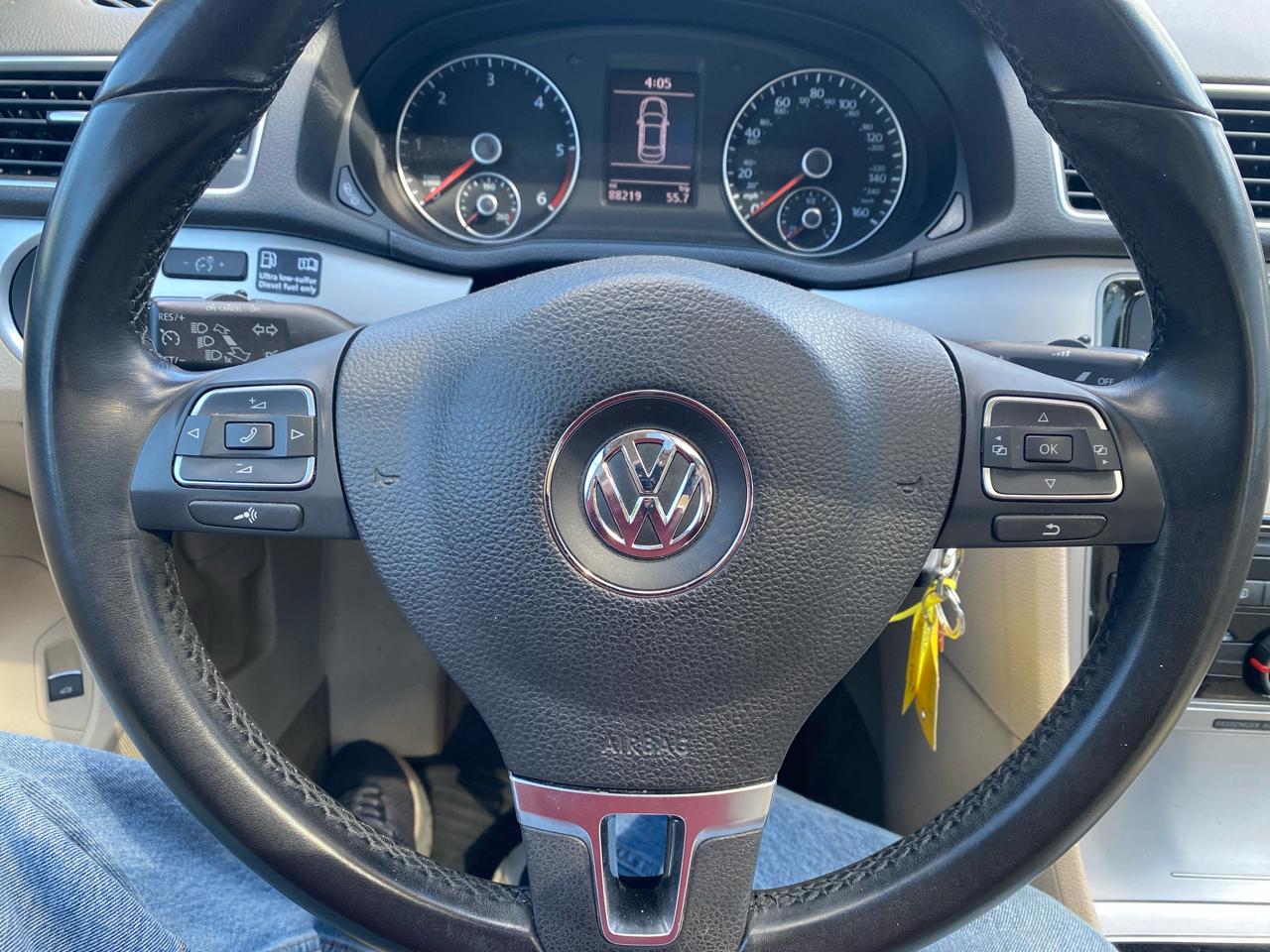 Volkswagen Passat 2.0L TDI SEL Premium 2013