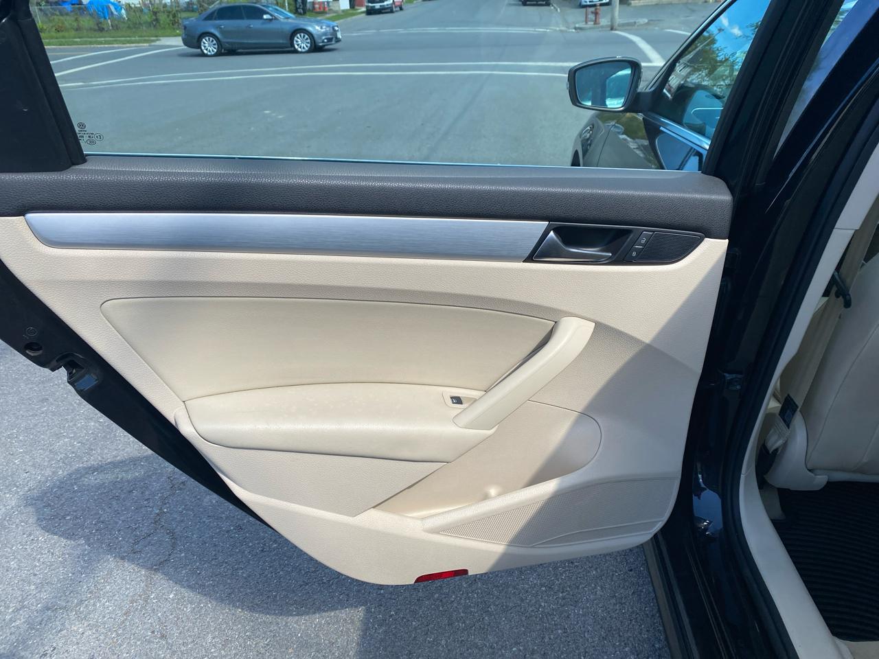 Volkswagen Passat 2.0L TDI SEL Premium 2013