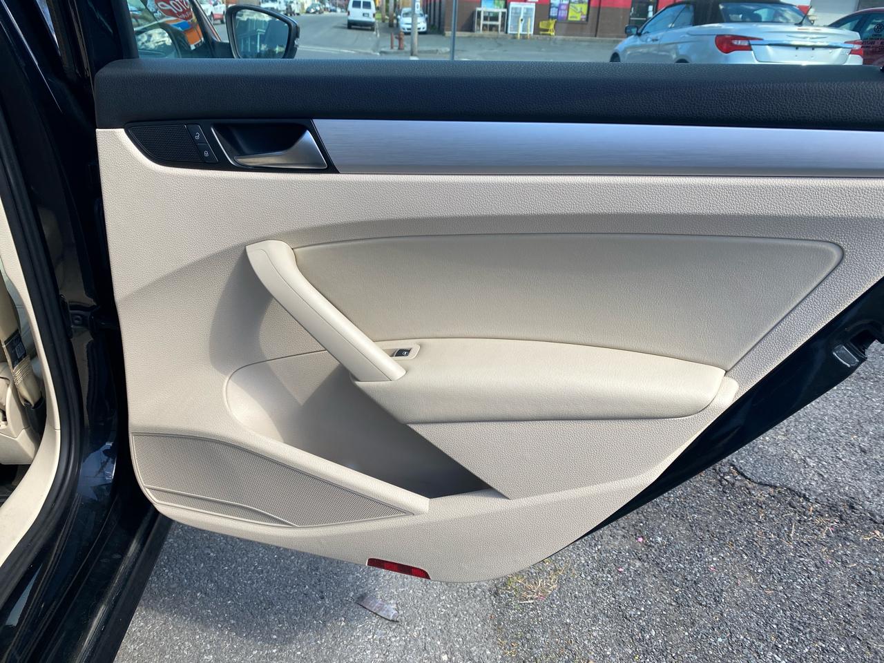 Volkswagen Passat 2.0L TDI SEL Premium 2013