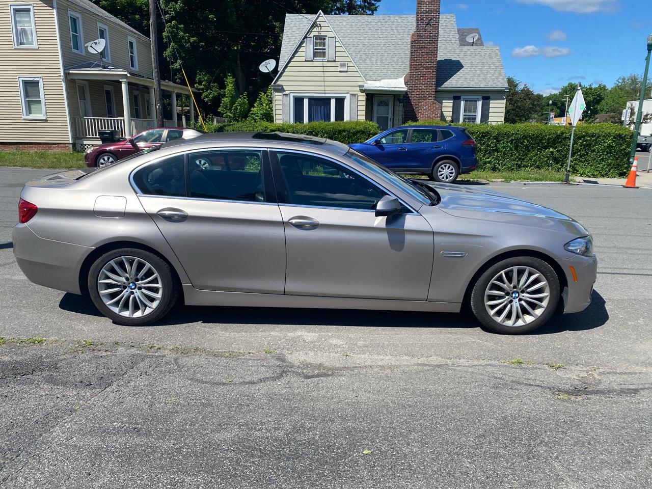 BMW 5-Series 528i 2015