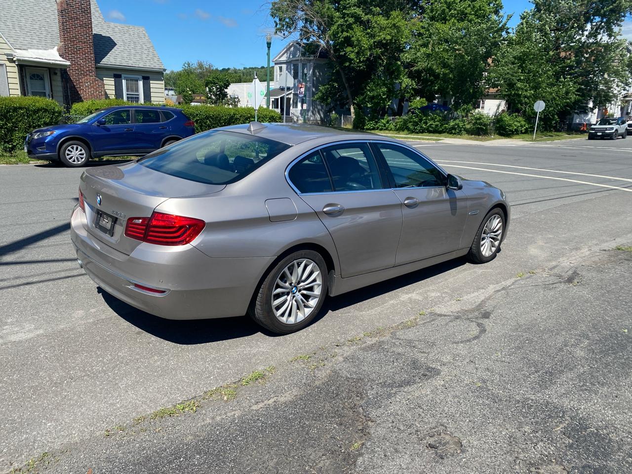 BMW 5-Series 528i 2015