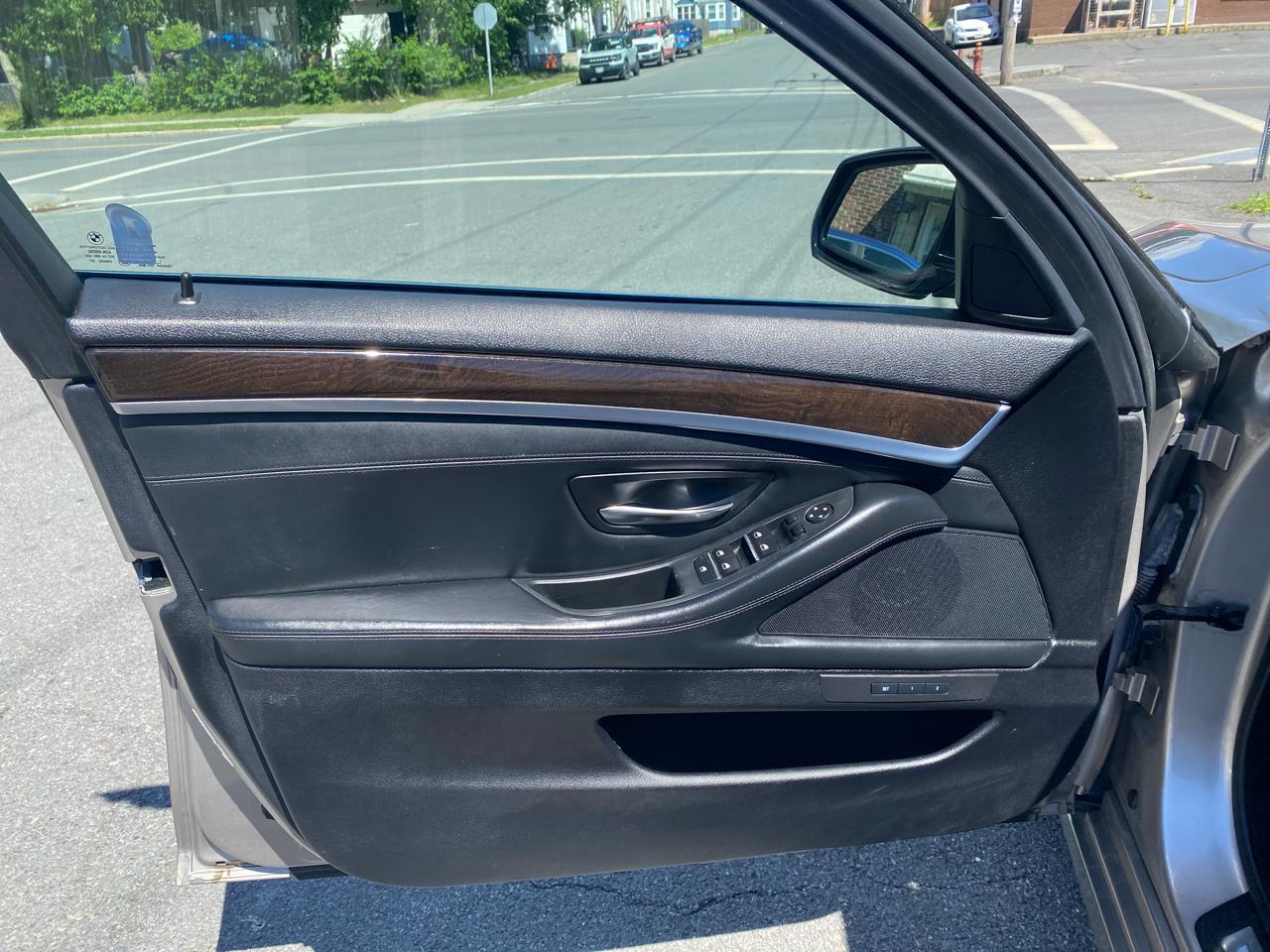 BMW 5-Series 528i 2015
