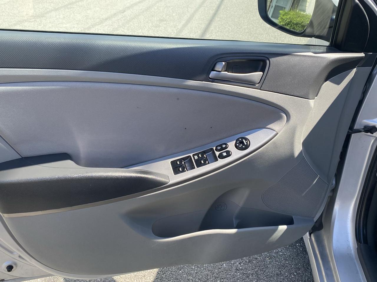 Hyundai Accent SE 4-Door 6A 2017