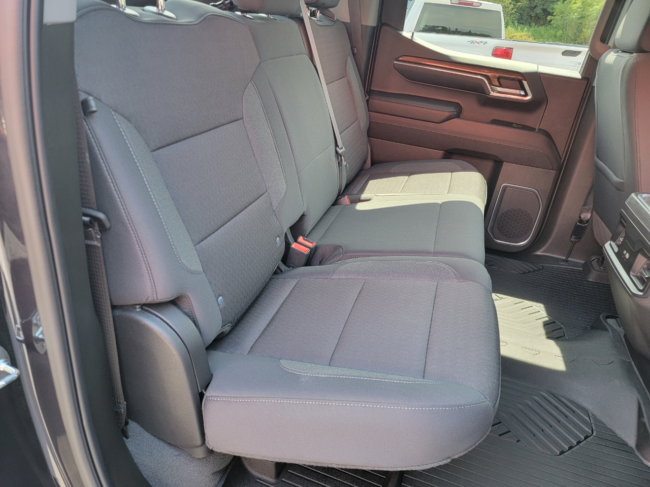 Chevrolet Silverado 1500 Trail Boss LT Crew Cab 4WD 2023 Chevrolet Silverado 1500 Trail Boss LT Crew Cab 4WD 2023