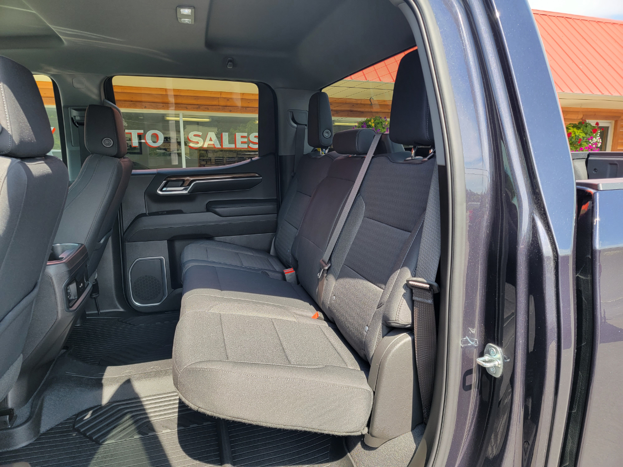 Chevrolet Silverado 1500 Trail Boss LT Crew Cab 4WD 2023 Chevrolet Silverado 1500 Trail Boss LT Crew Cab 4WD 2023