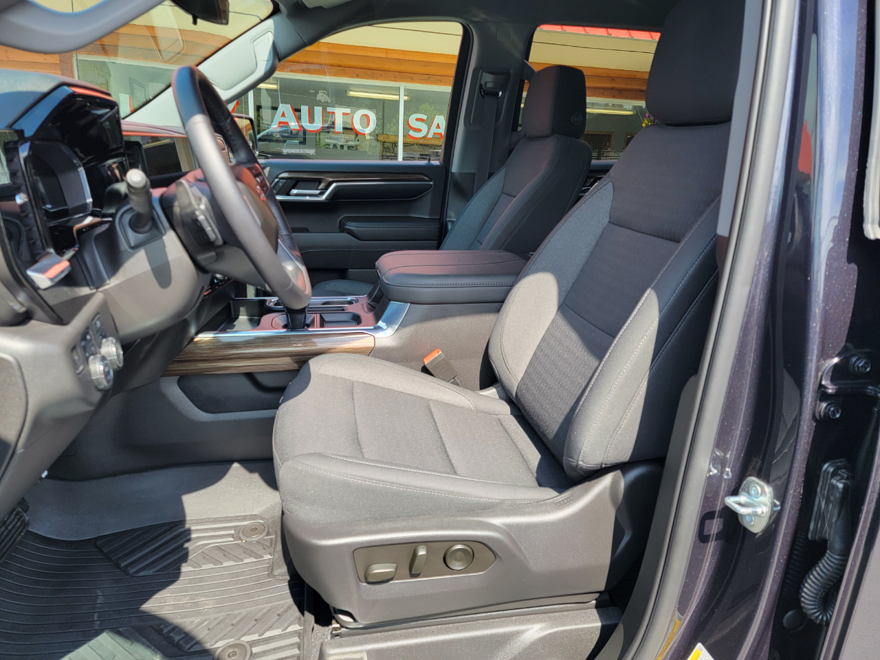 Chevrolet Silverado 1500 Trail Boss LT Crew Cab 4WD 2023 Chevrolet Silverado 1500 Trail Boss LT Crew Cab 4WD 2023