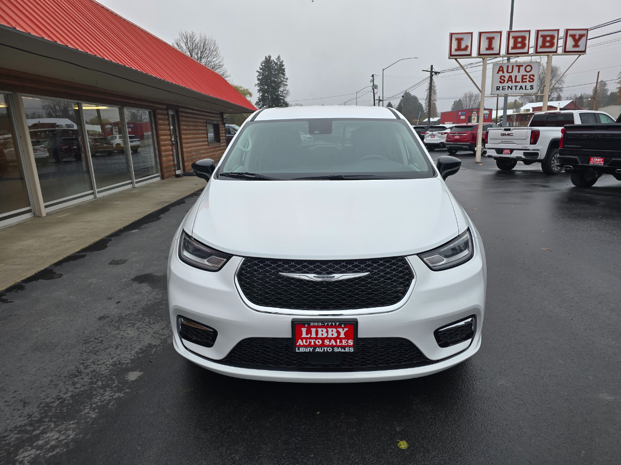 2024 Chrysler Pacifica Touring L photo 2