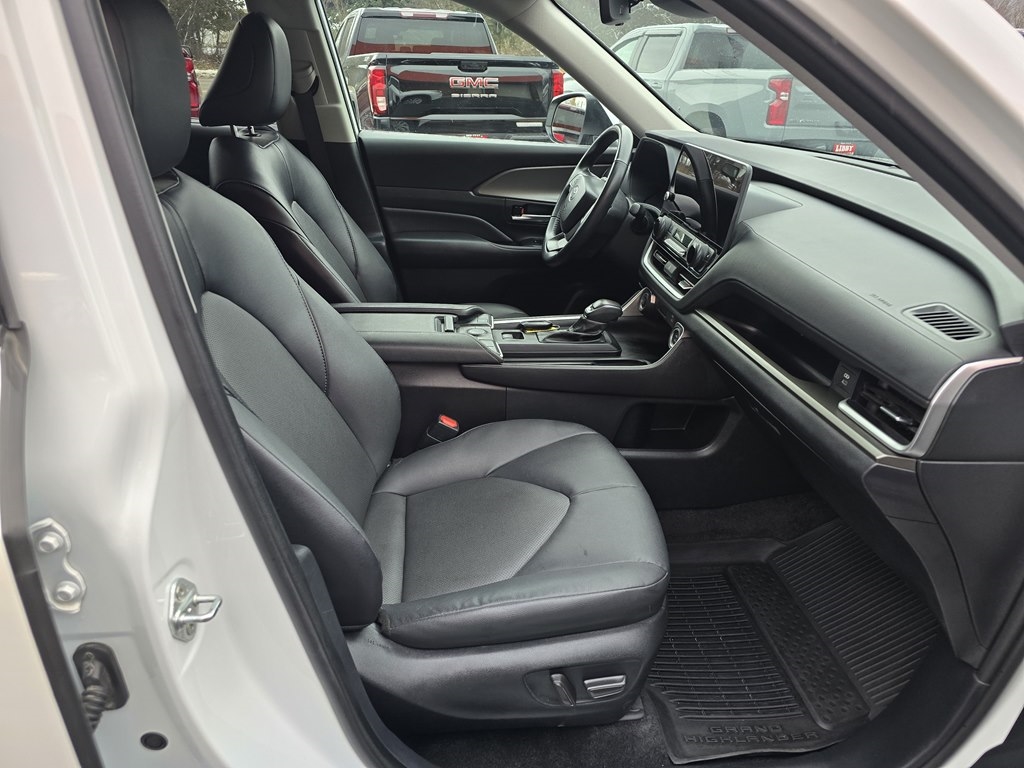 Toyota Grand Highlander XLE AWD 2024
