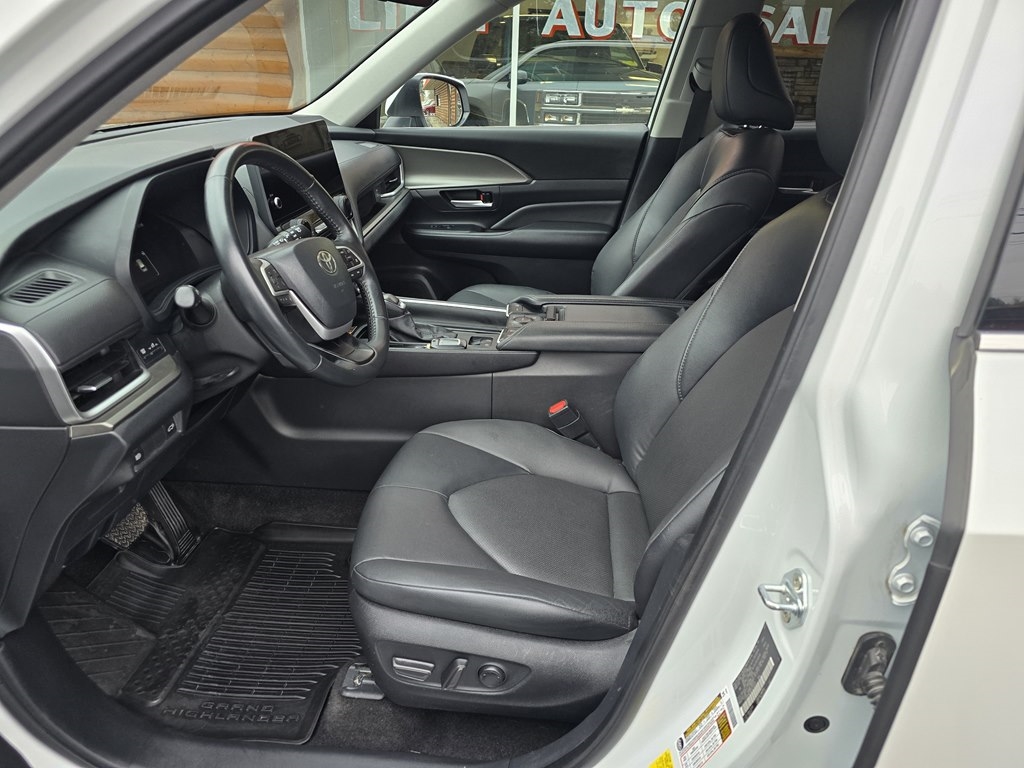 Toyota Grand Highlander XLE AWD 2024