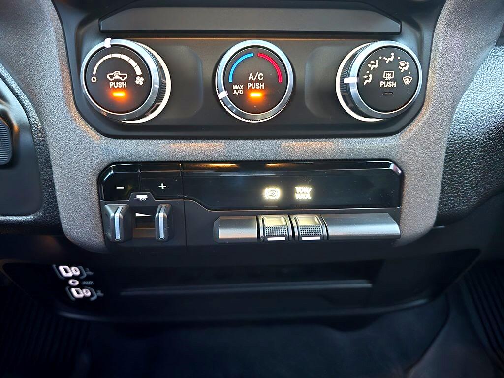 RAM 3500 Tradesman 4x4 Crew Cab 8' Box 2021