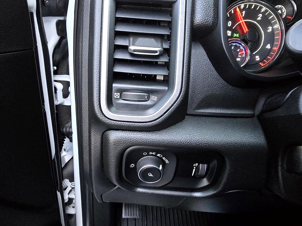 RAM 3500 Tradesman 4x4 Crew Cab 8' Box 2021