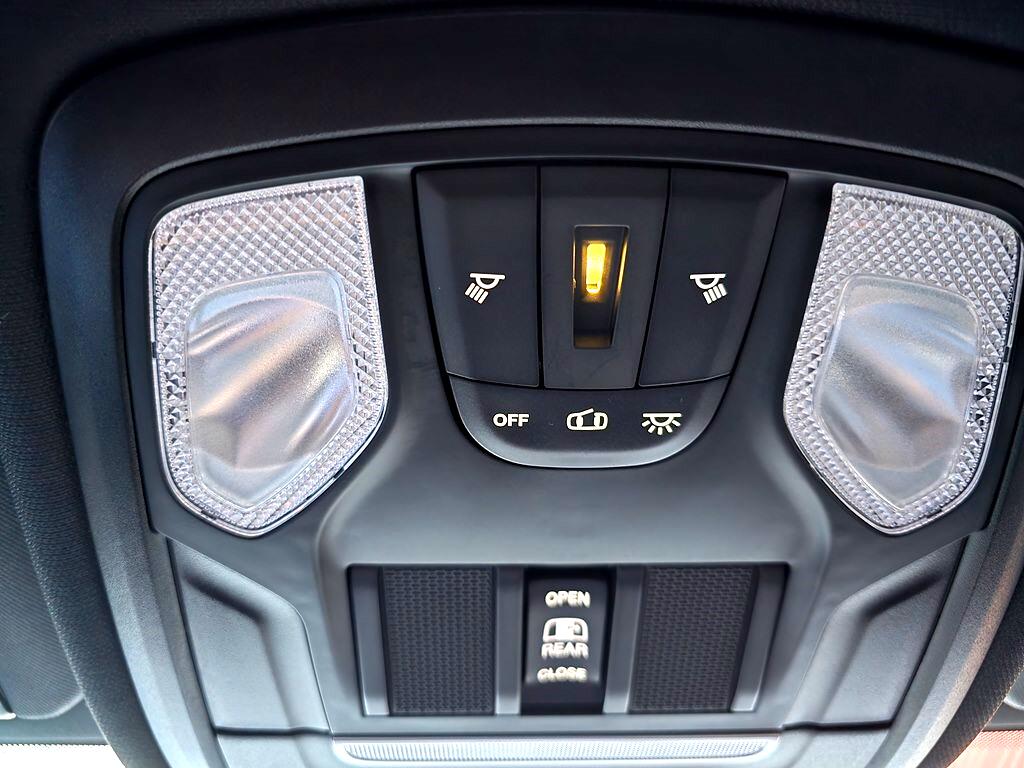 RAM 3500 Tradesman 4x4 Crew Cab 8' Box 2021