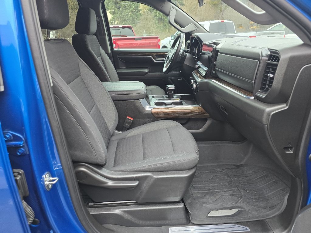 GMC Sierra 1500 4WD Crew Cab 147" Elevation 2024