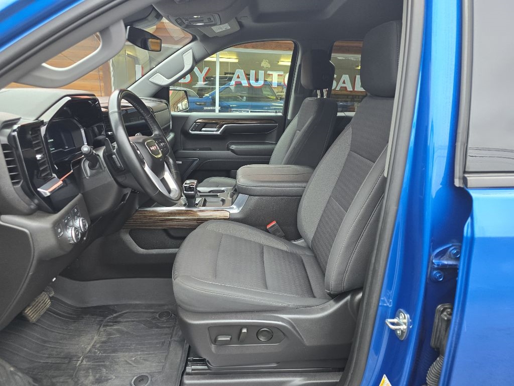 GMC Sierra 1500 4WD Crew Cab 147" Elevation 2024