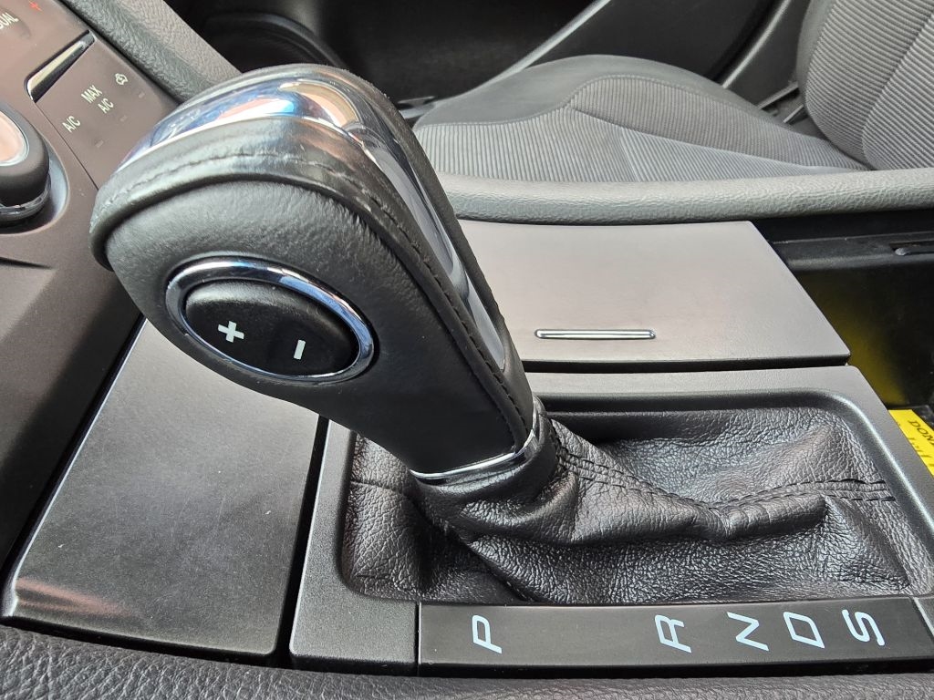 Ford Taurus 4dr Sdn SEL FWD 2013