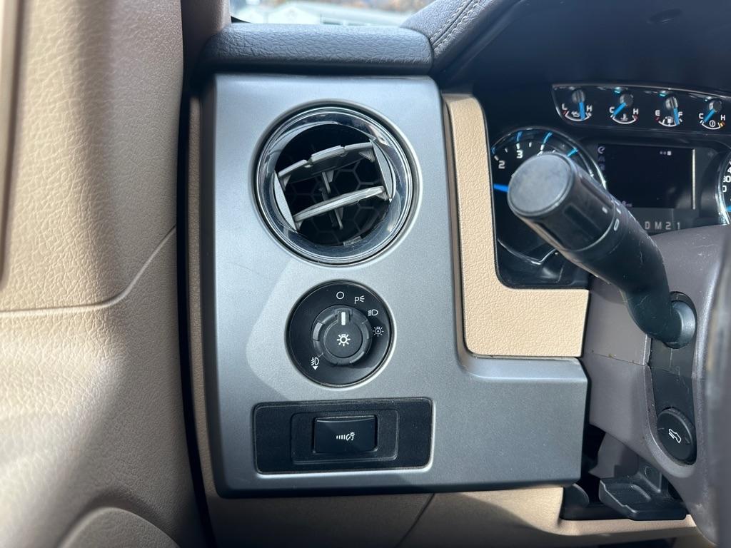 Ford F-150 4WD SuperCrew 145" Platinum 2013