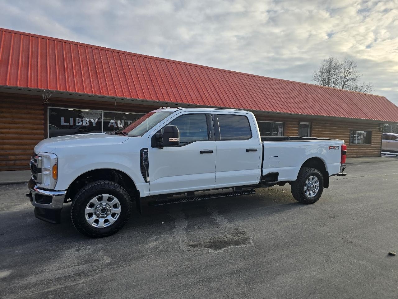 2023 Ford Super Duty F-350 SRW XLT 4WD Crew Cab 8' Box
