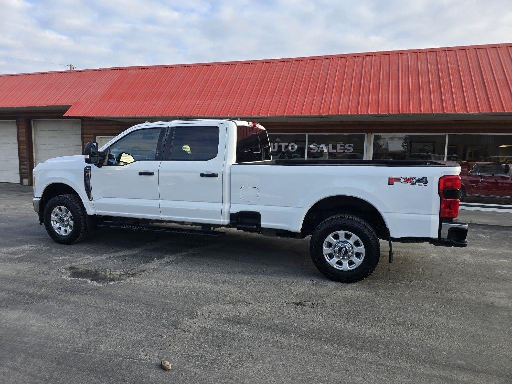 Ford Super Duty F-350 SRW XLT 4WD Crew Cab 8' Box 2023