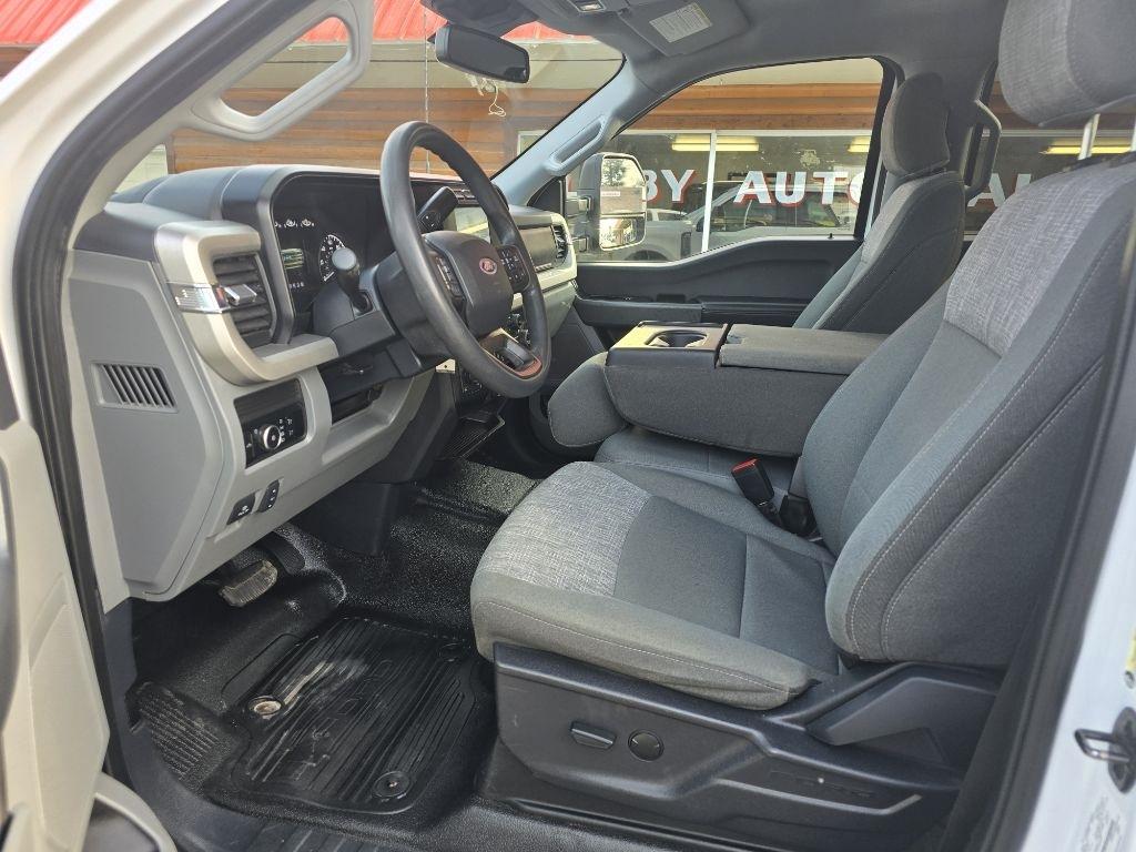 Ford Super Duty F-350 SRW XLT 4WD Crew Cab 8' Box 2023