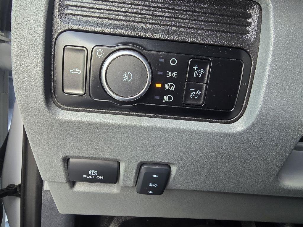 Ford Super Duty F-350 SRW XLT 4WD Crew Cab 8' Box 2023