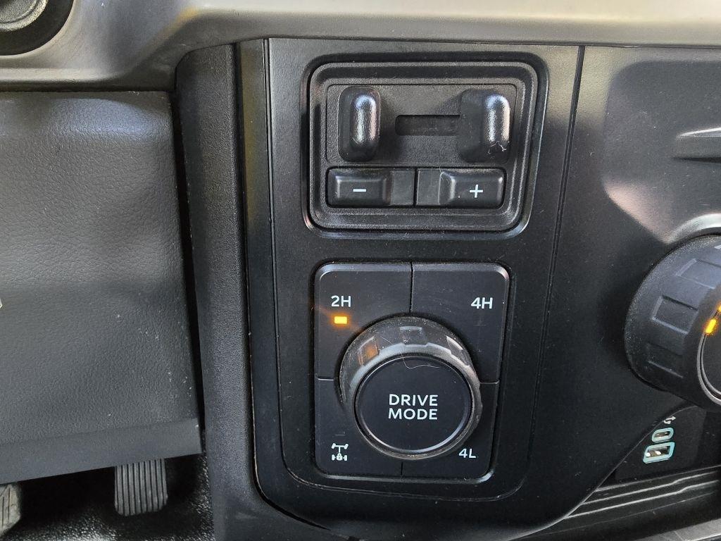 Ford Super Duty F-350 SRW XLT 4WD Crew Cab 8' Box 2023