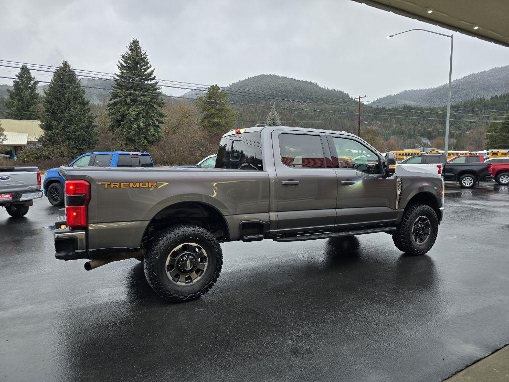 Ford Super Duty F-350 SRW Lariat 4WD Crew Cab 6.75' Box 2023