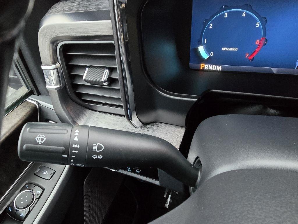 Ford Super Duty F-350 SRW Lariat 4WD Crew Cab 6.75' Box 2023