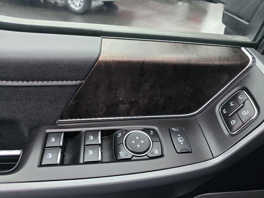 Ford Super Duty F-350 SRW Lariat 4WD Crew Cab 6.75' Box 2023